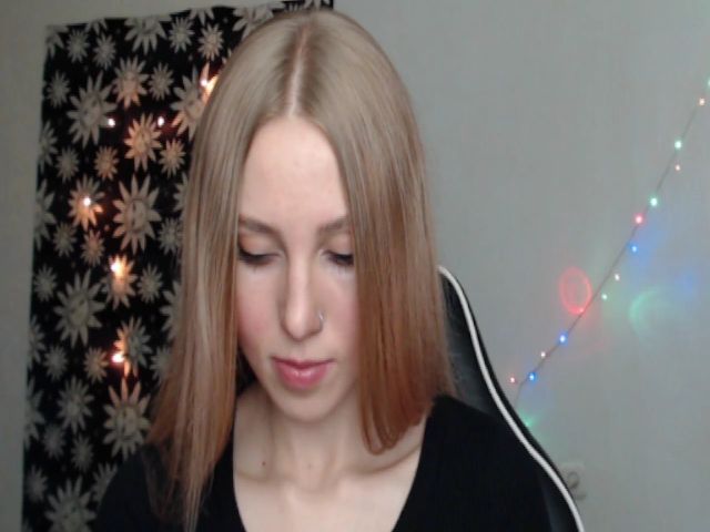 Live sex webcam photo for MagicElfie #271523158