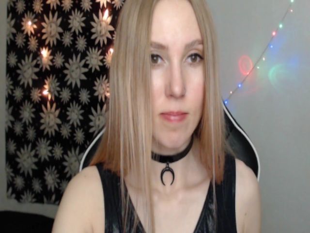 Live sex webcam photo for MagicElfie #271526707