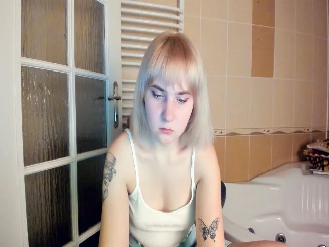 Live sex webcam photo for HannaLismont #271514714