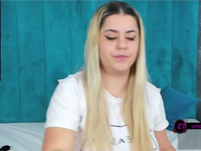 Live sex webcam photo for LarissRose #271520770