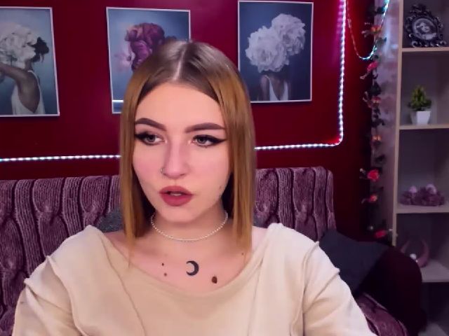 Live sex webcam photo for ViolaRose #271523031