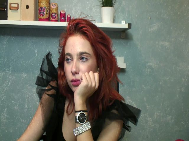 Live sex webcam photo for SerenaRed #271523570