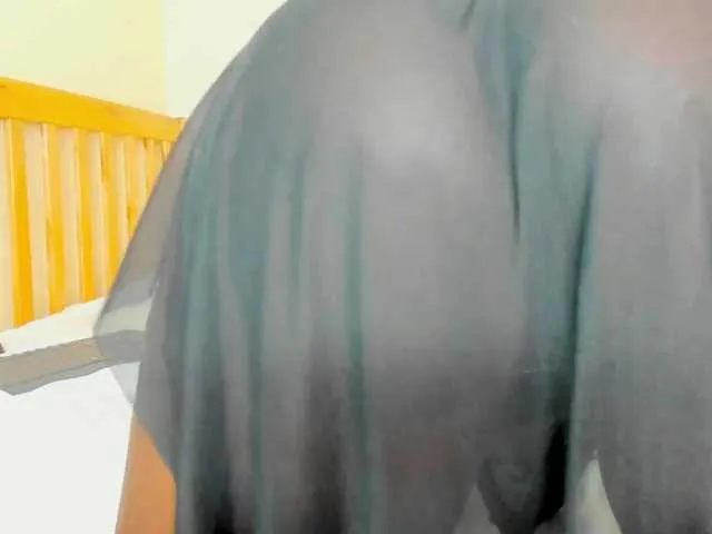 Live sex webcam photo for KinkyLola #271535646