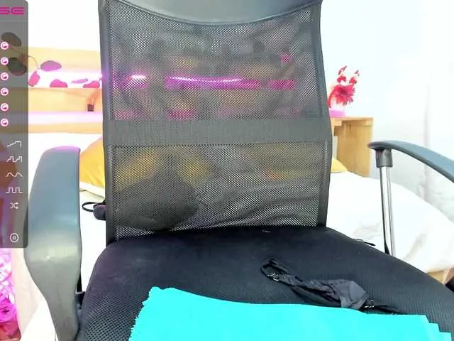 Live sex webcam photo for miacooper #271535921