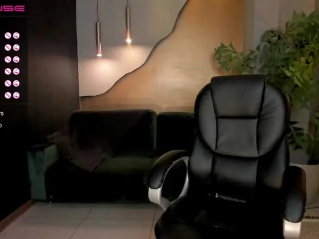 Live sex webcam photo for ChloeManson #271535821