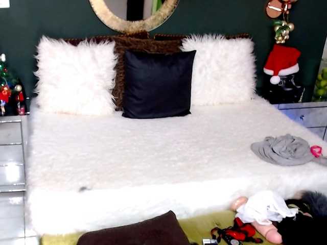 Live sex webcam photo for MadikeyHappy #271540533