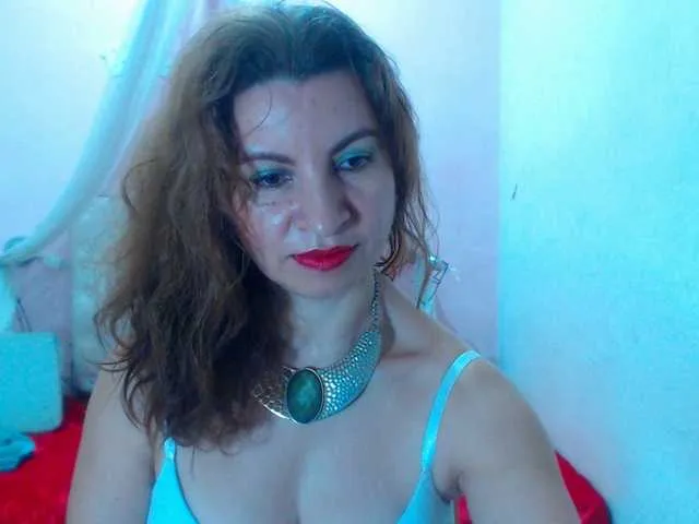 Live sex webcam photo for AliceMiller13 #271540659