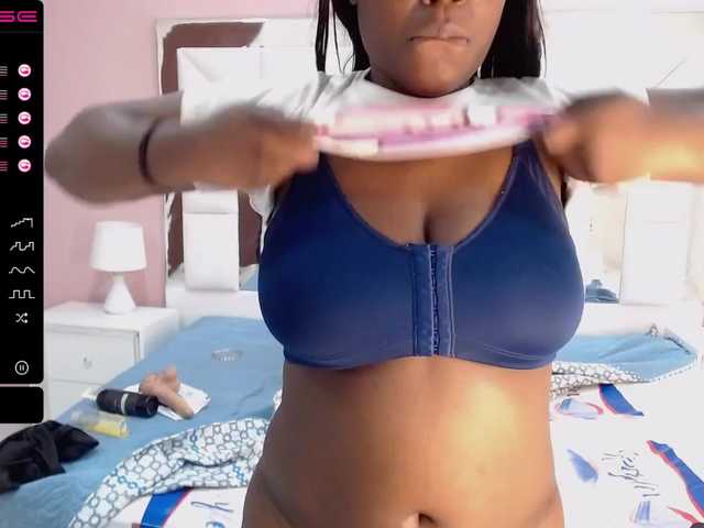 Live sex webcam photo for BellaEbony21 #288002470