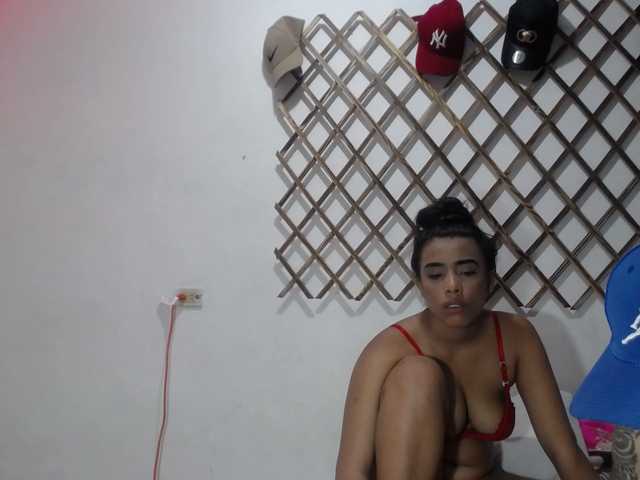 Live sex webcam photo for AngelAnMonicA #271532766