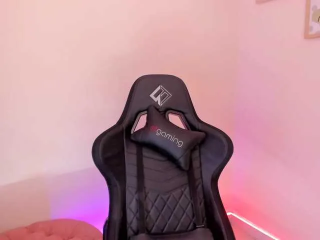 Live sex webcam photo for sweetmelii #271532708