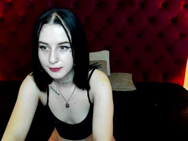 Live sex webcam photo for JessieBerlin #271529352