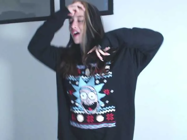 Live sex webcam photo for CarolineJames #271540052