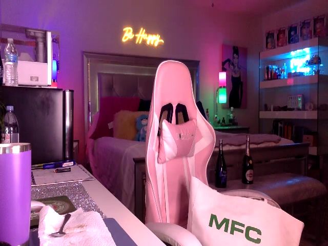 Live sex webcam photo for SmokinSage #271534475