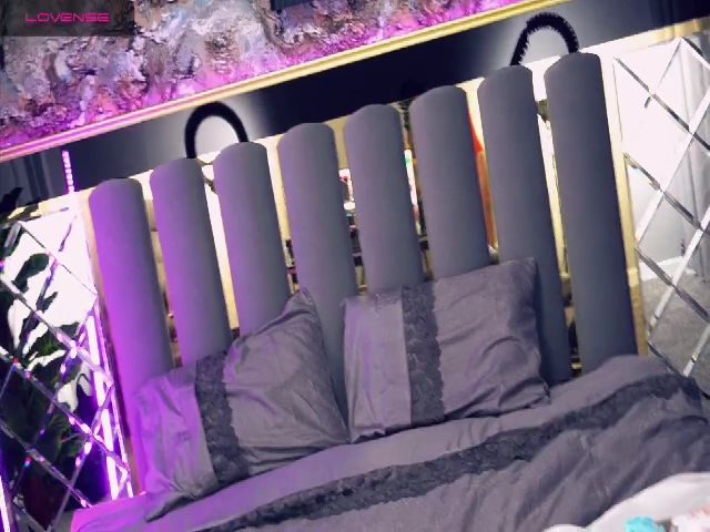 Live sex webcam photo for MillaLoves #271534208