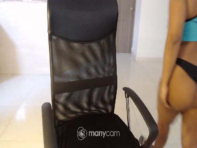 Live sex webcam photo for Lilleeychriis #271535366