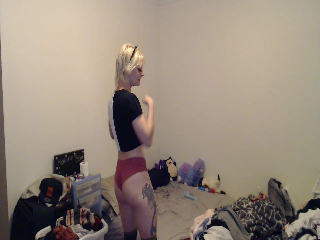 Live sex webcam photo for DragonKitty69 #271532023