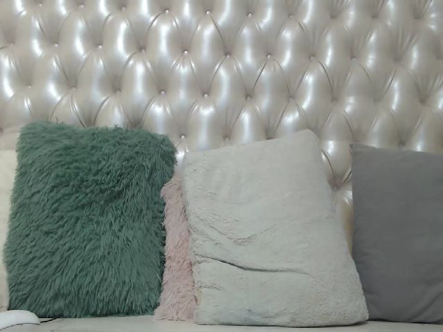 Live sex webcam photo for MissyAlba #271532054