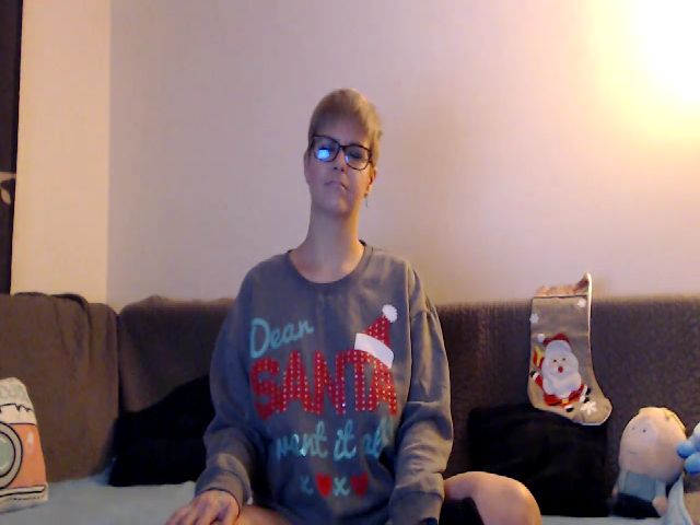 Live sex webcam photo for IamMiky #271542389