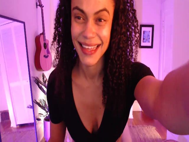 Live sex webcam photo for QuinnLive #271532225