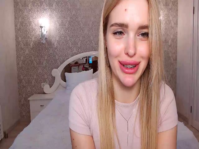 Live sex webcam photo for Emmi_Sierra #271536905