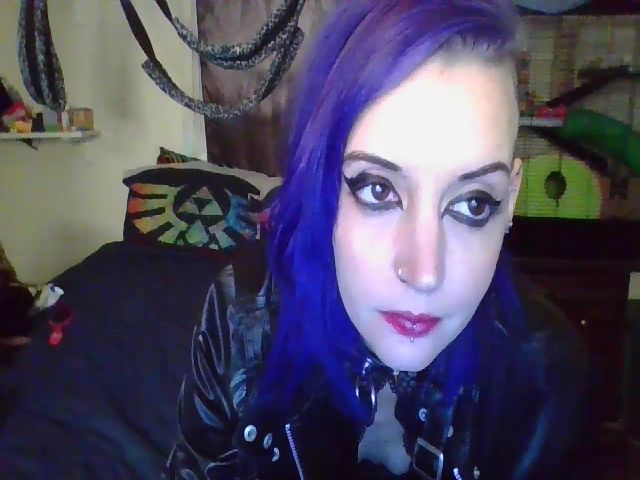 Live sex webcam photo for Lunaoddwitch #271530269