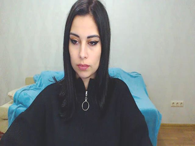 Live sex webcam photo for L_o_v_e_l_y_ #271538453