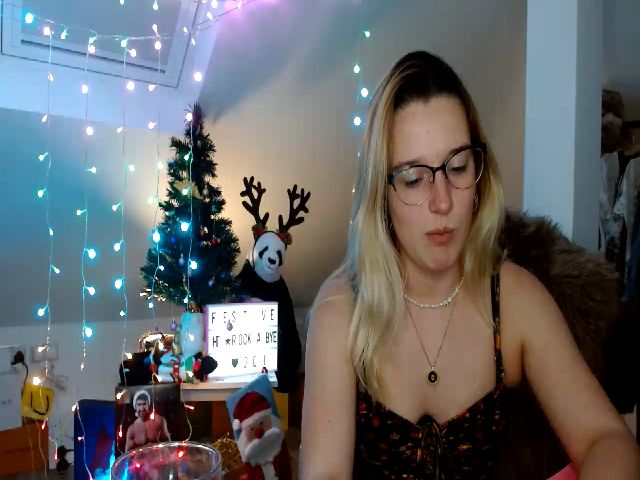 Live sex webcam photo for RosieSunshine #271542116