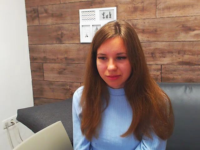 Live sex webcam photo for RoseMoet #271535032