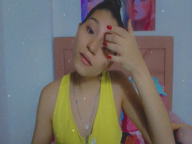 Live sex webcam photo for Emma_18x #271531078