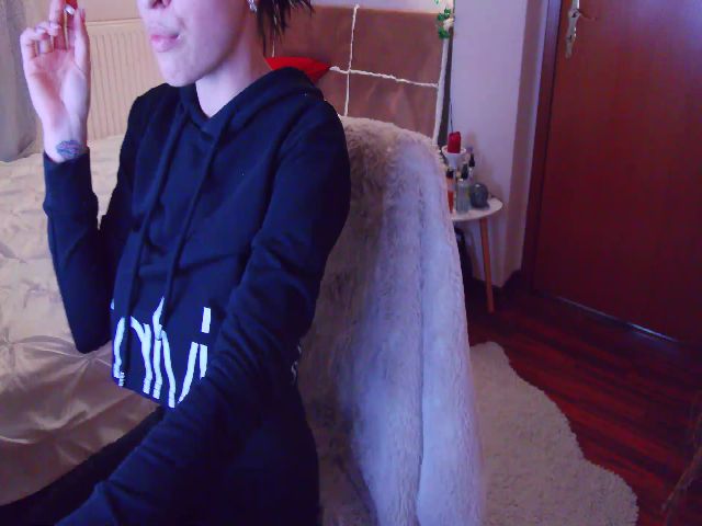 Live sex webcam photo for Emilly2332 #271537696