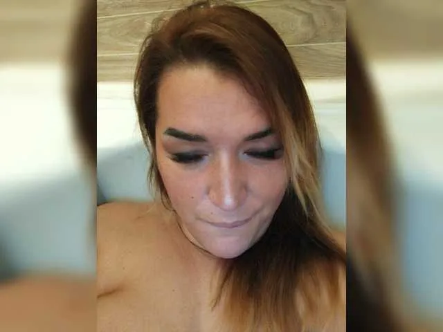 Live sex webcam photo for Wennice #271532438