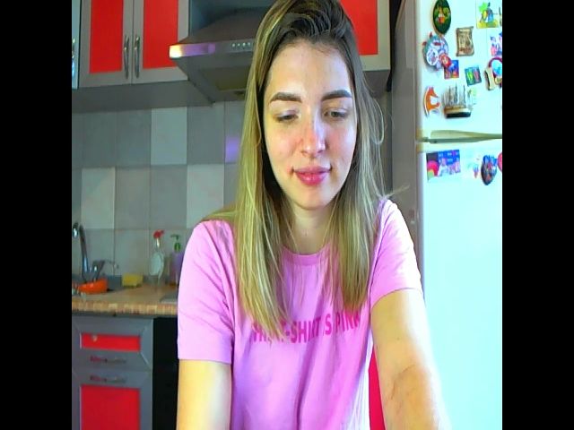 Live sex webcam photo for HotSexyLady_1 #271534821