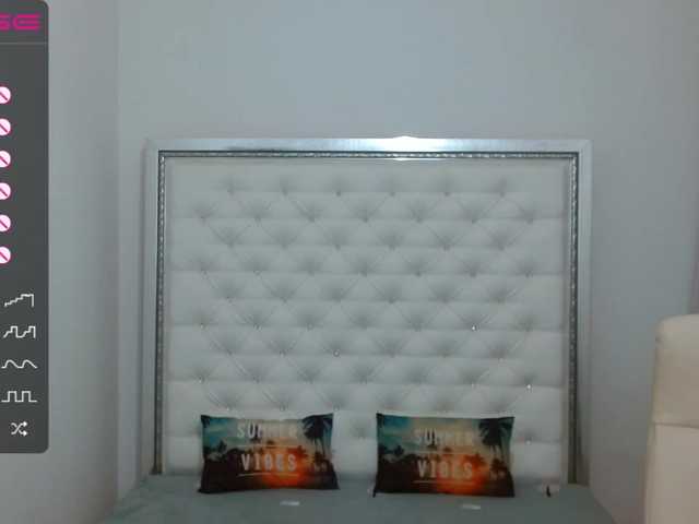 Live sex webcam photo for erykajoyy #271539277