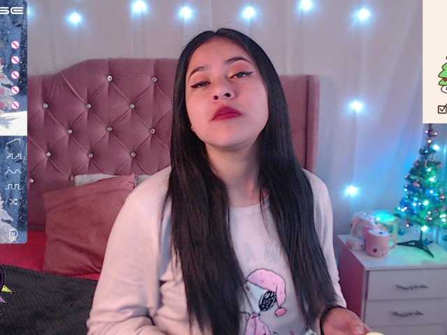 Live sex webcam photo for zelda-19 #271536565