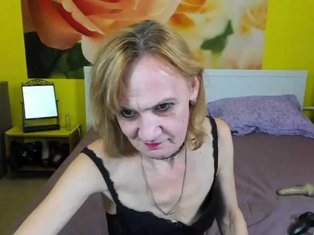 Live sex webcam photo for SqurtyLally69 #271532840