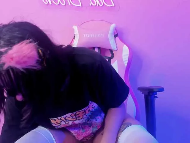 Live sex webcam photo for TyrahBanks #271529682