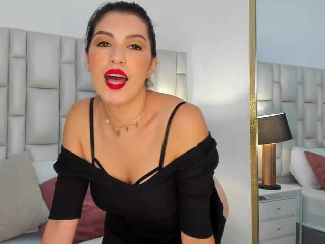 Live sex webcam photo for EmaSimon #271533196