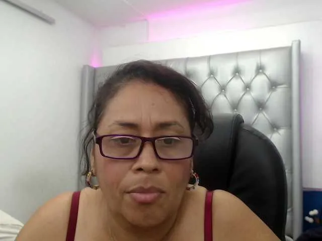 Live sex webcam photo for LoliandNaom #271536448