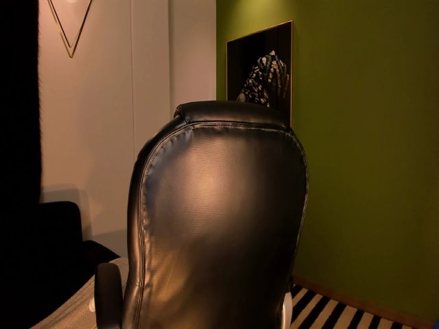 Live sex webcam photo for MyleRose #271534908