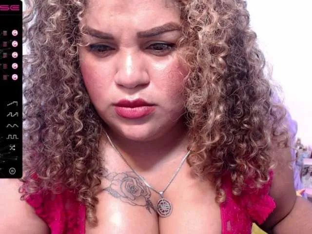 Live sex webcam photo for aishaaovit #271540120