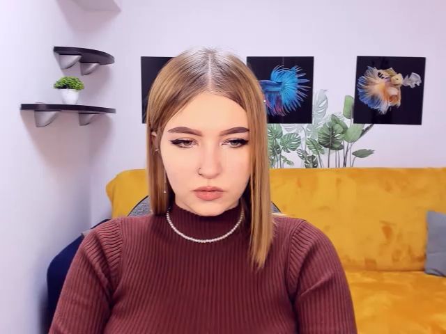 Live sex webcam photo for ViolaRose #271540797