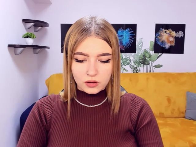 Live sex webcam photo for ViolaRose #271541326