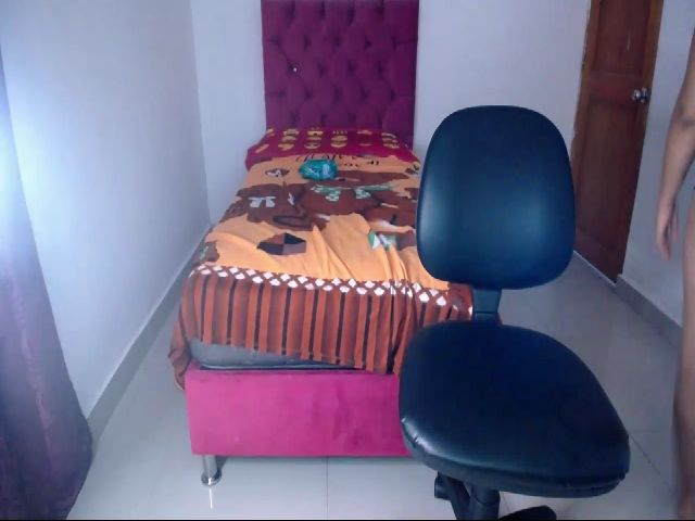Live sex webcam photo for Nicolle_sex1 #271541065