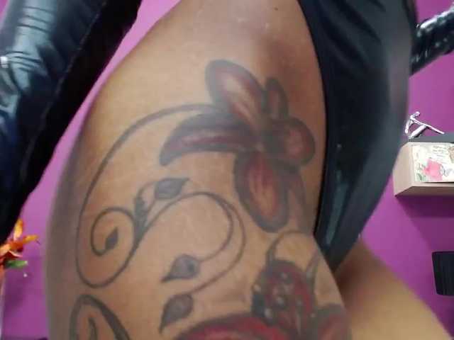 Live sex webcam photo for TamyLynn1 #271528400