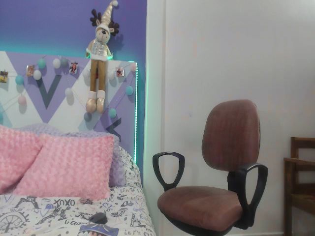 Live sex webcam photo for Violet_everga #271531942