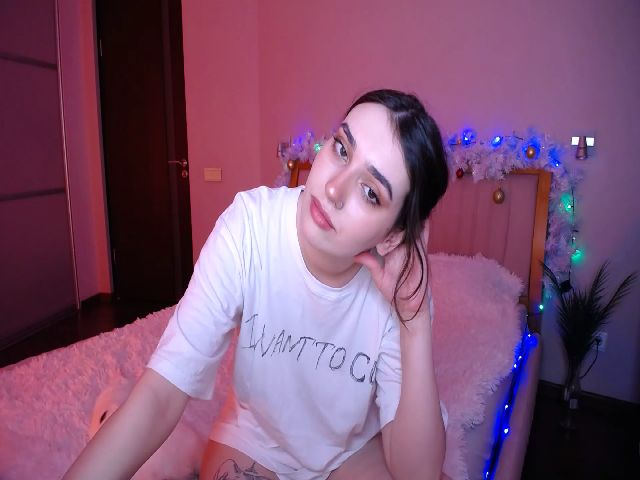 Live sex webcam photo for AdrianaKvit #271535055