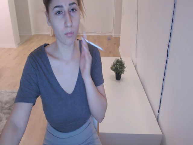 Live sex webcam photo for Sexy_kira00 #271542781