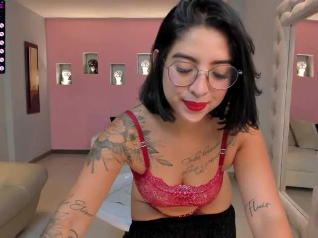 Live sex webcam photo for MarianneFox #271535502