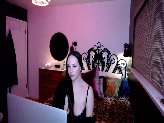 Live sex webcam photo for lilitu #271531557