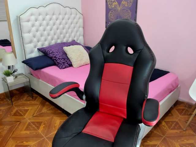 Live sex webcam photo for MerryColin #271553128